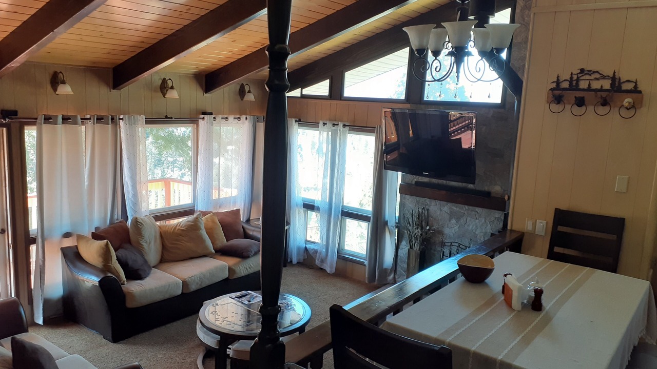 Photo of Bedroom in Crestline