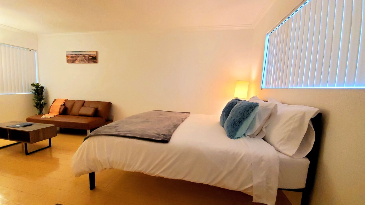 Photo of Bedroom in Sawtelle