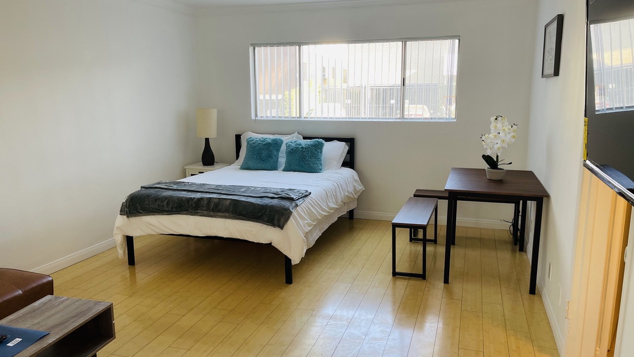 Photo of Bedroom in Sawtelle