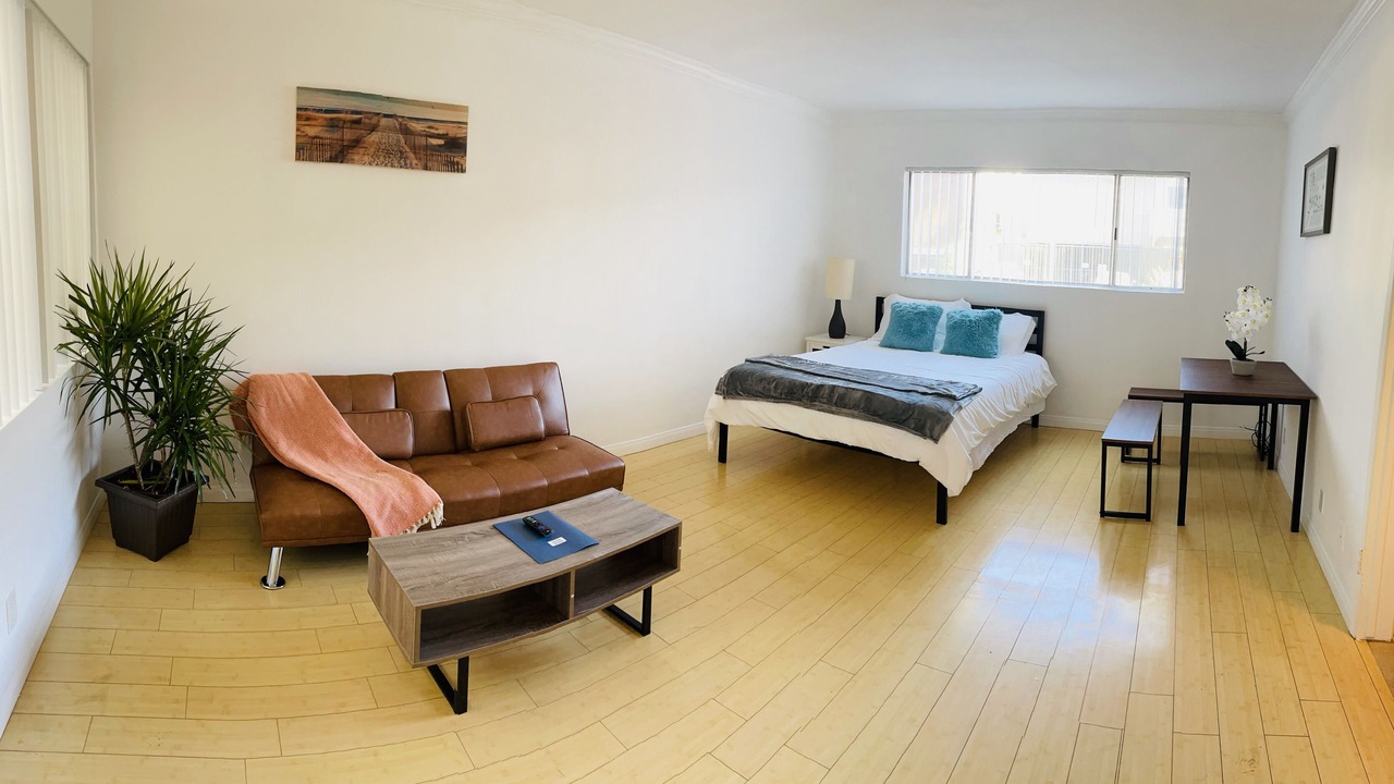 Photo of Bedroom in Sawtelle