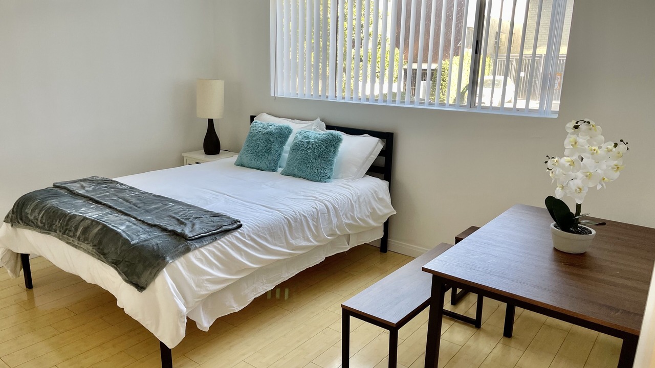 Photo of Bedroom in Sawtelle