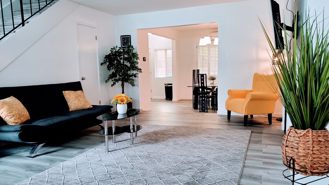 Photo of Livingroom in North of Wilshire