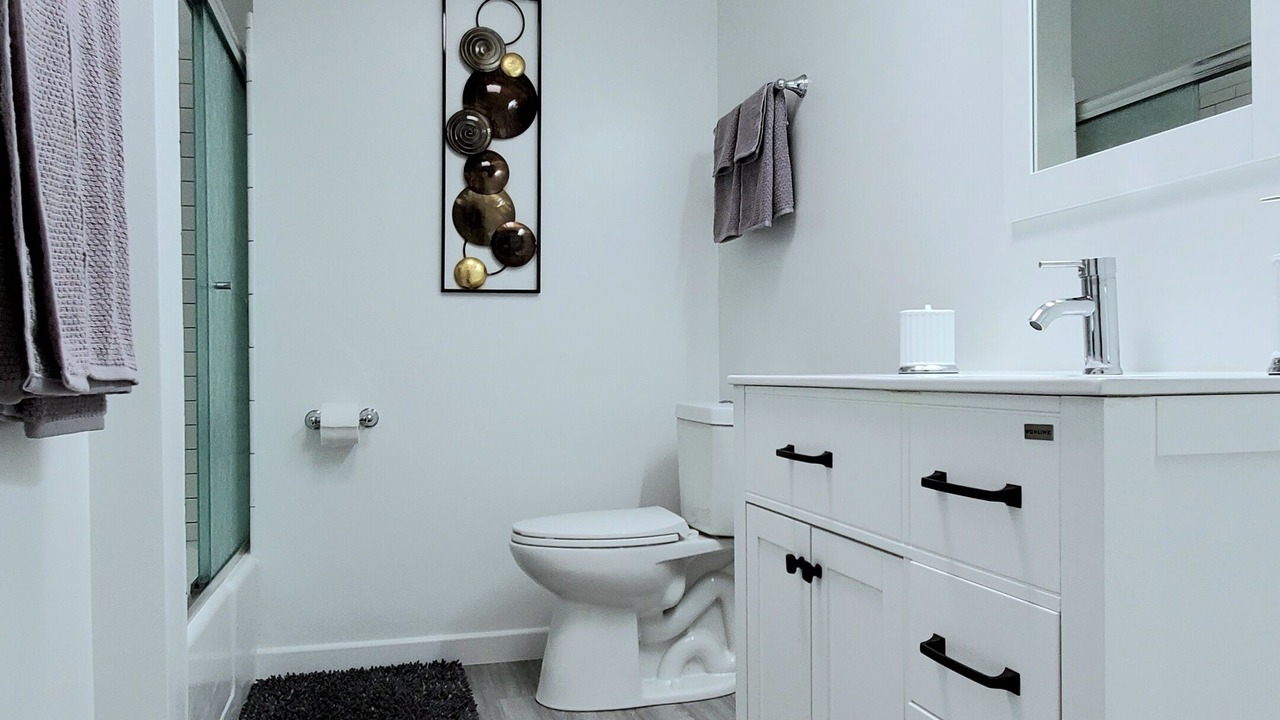 Photo of Bathroom in North of Wilshire