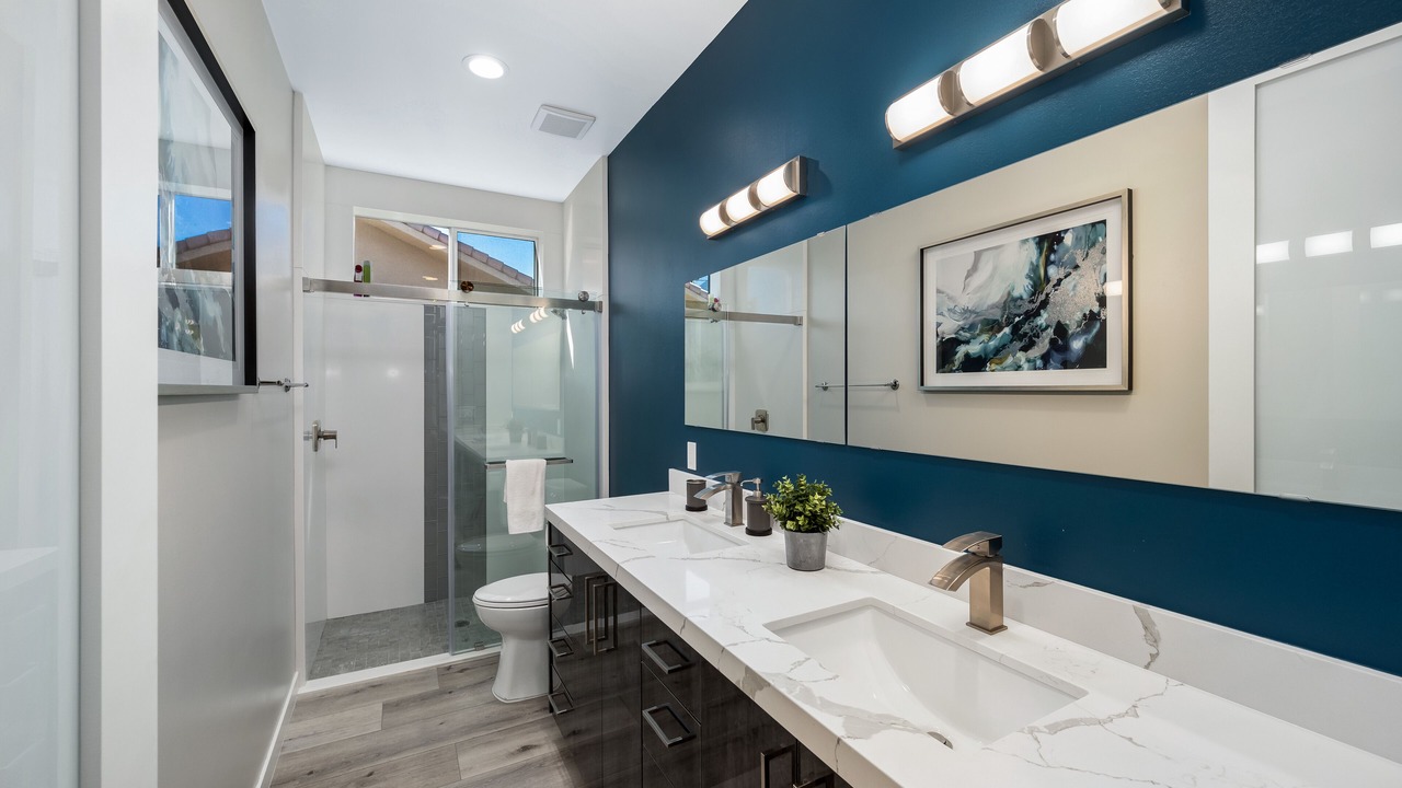 Photo of Bathroom in Racquet Club West