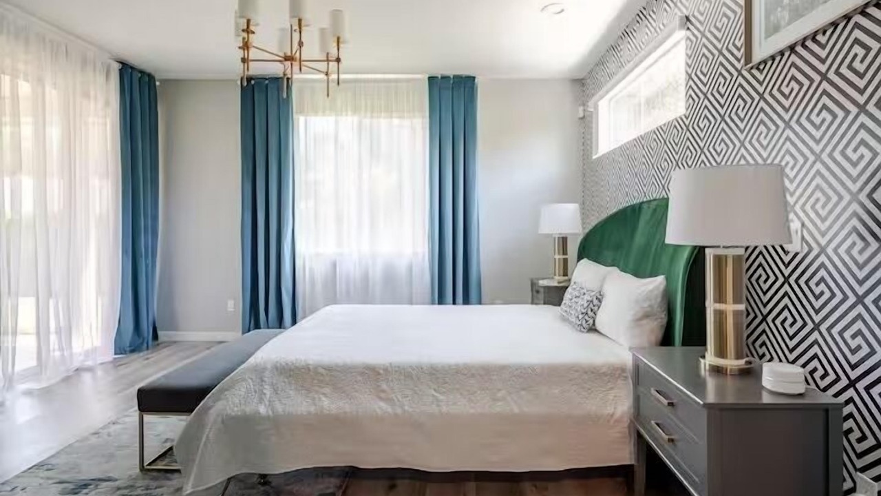 Photo of Bedroom in Racquet Club West