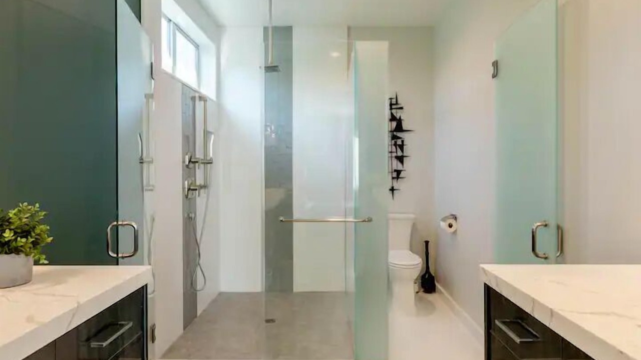 Photo of Bathroom in Racquet Club West