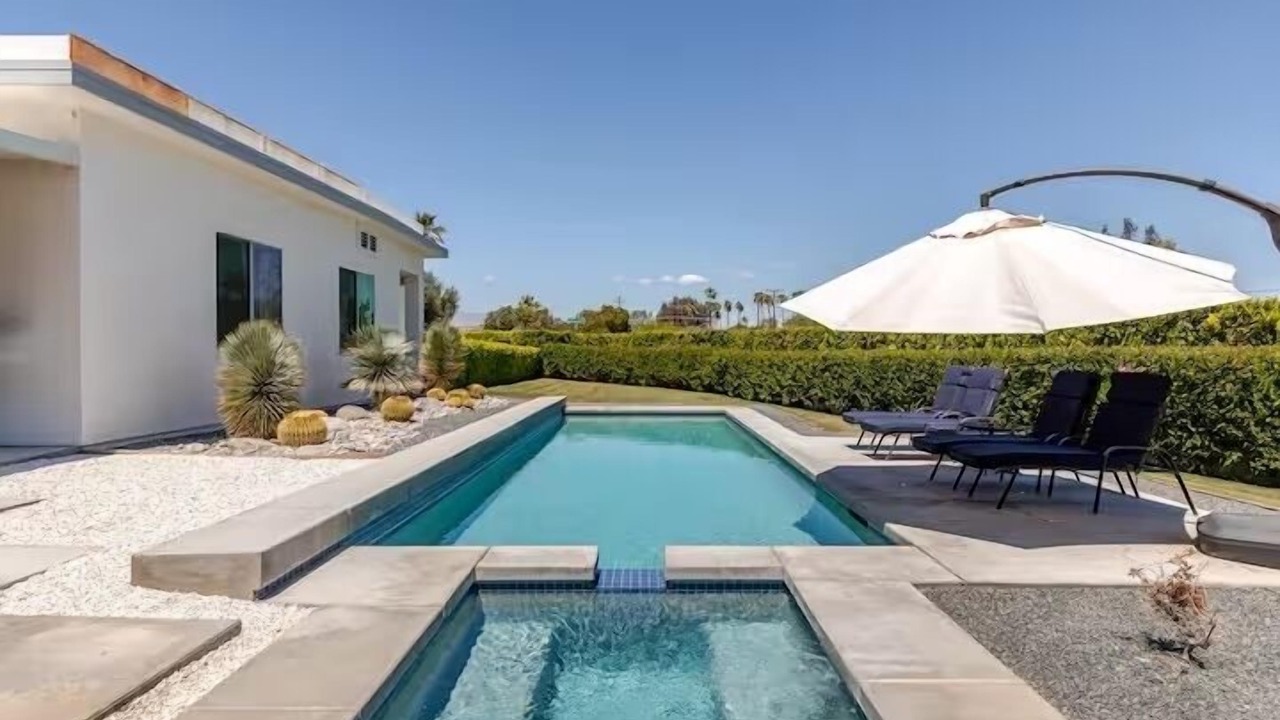 Photo of Outdoor in Racquet Club West