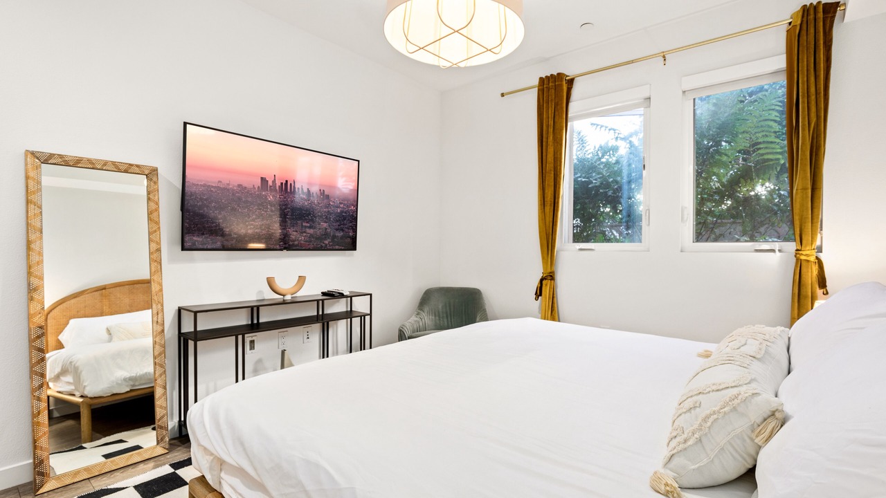 Photo of Bedroom in Carthay Circle