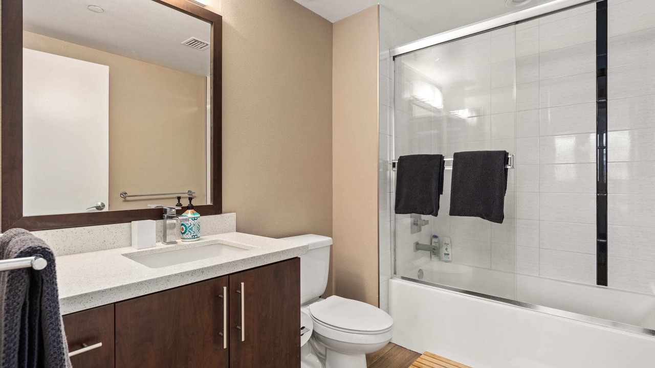 Photo of Bathroom in Carthay Circle