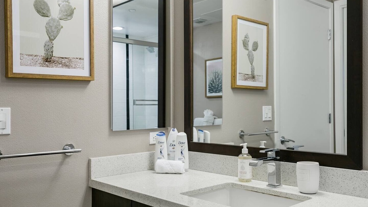 Photo of Bathroom in Carthay Circle