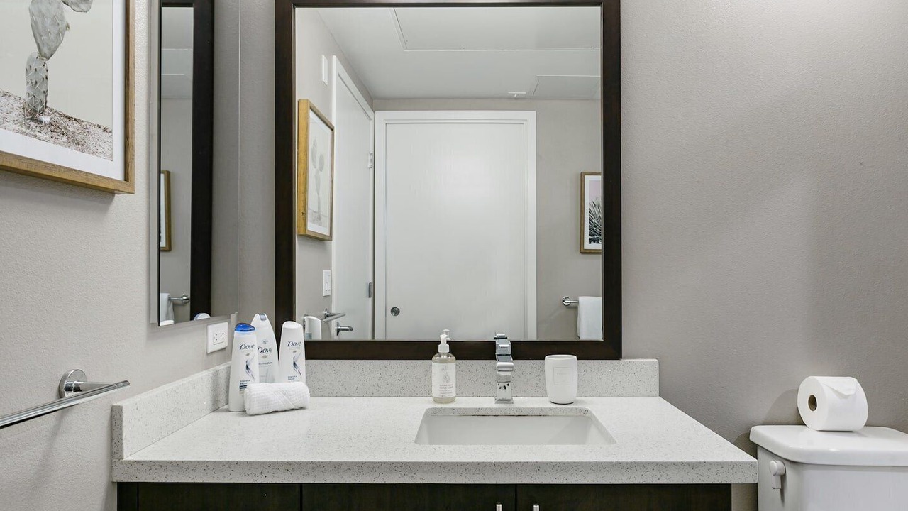 Photo of Bathroom in Carthay Circle