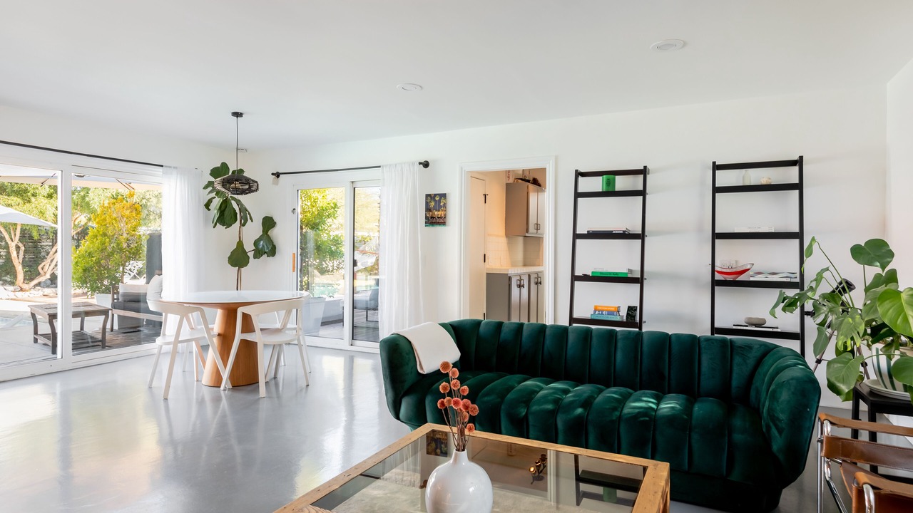 Photo of Livingroom in Desert Park Estates