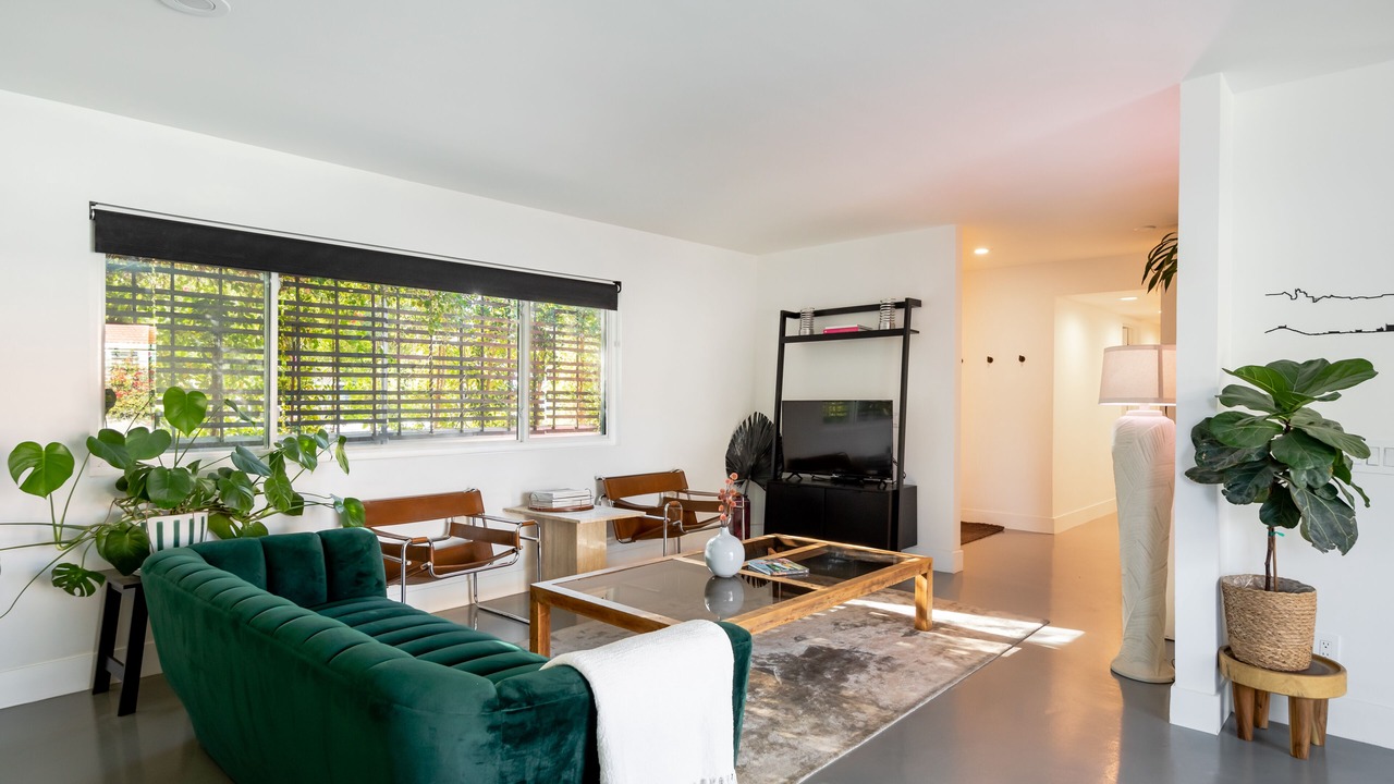 Photo of Livingroom in Desert Park Estates