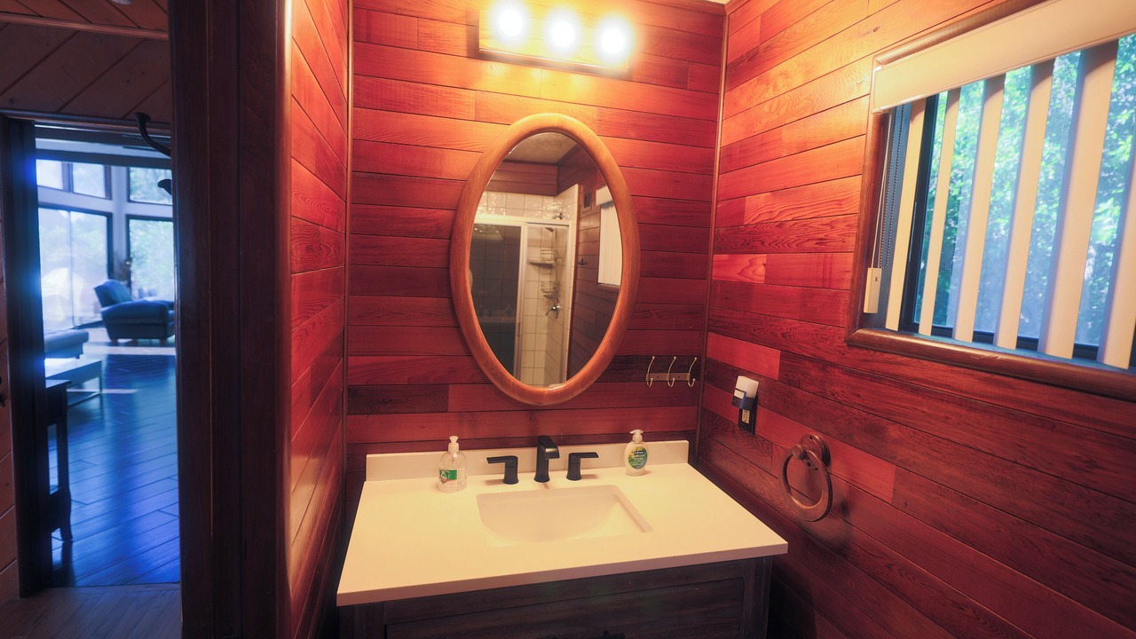 Photo of Bathroom in Los Angeles