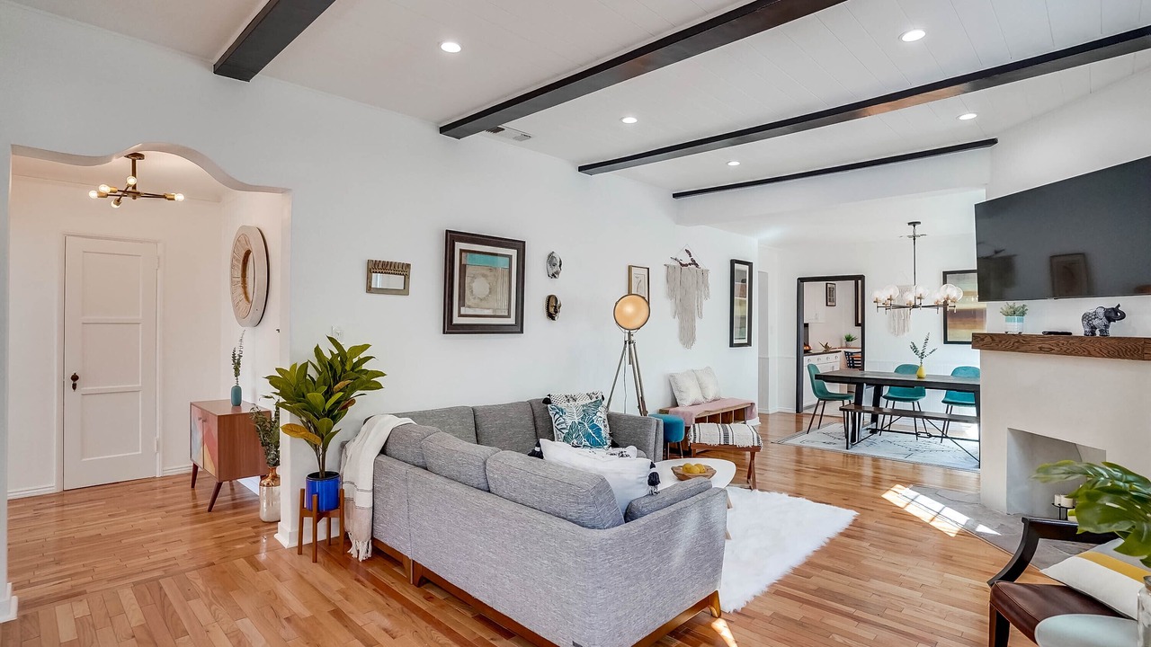 Photo of Livingroom in Pico - Robertson