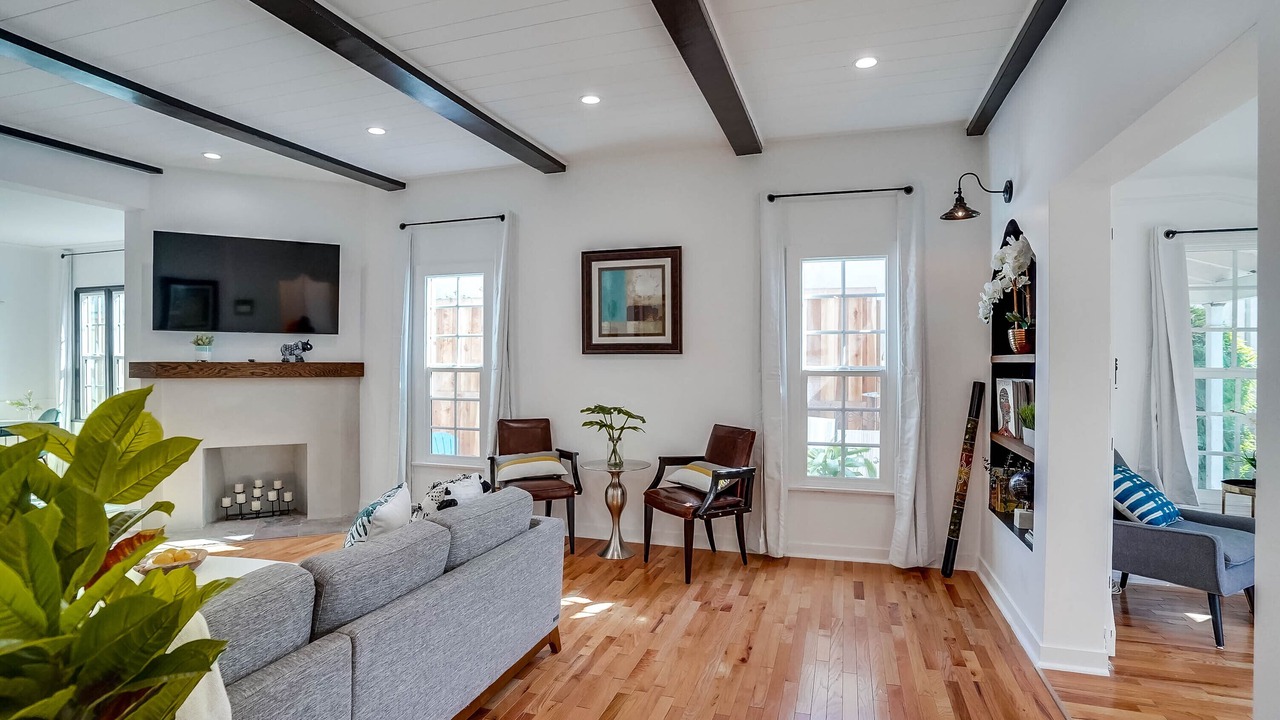 Photo of Livingroom in Pico - Robertson