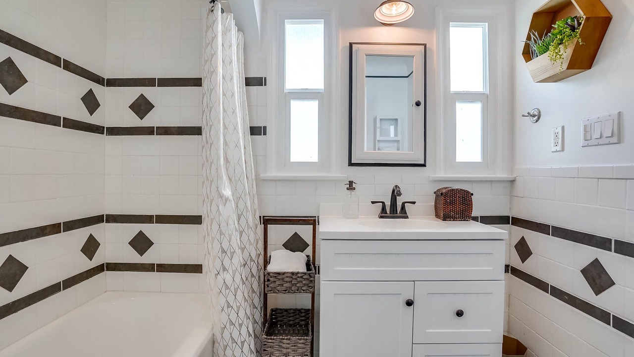 Photo of Bathroom in Pico - Robertson