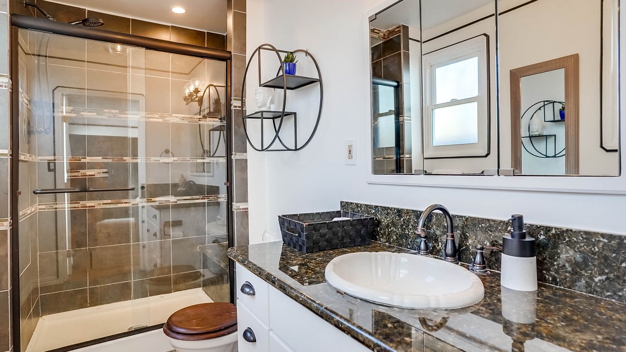 Photo of Bathroom in Pico - Robertson