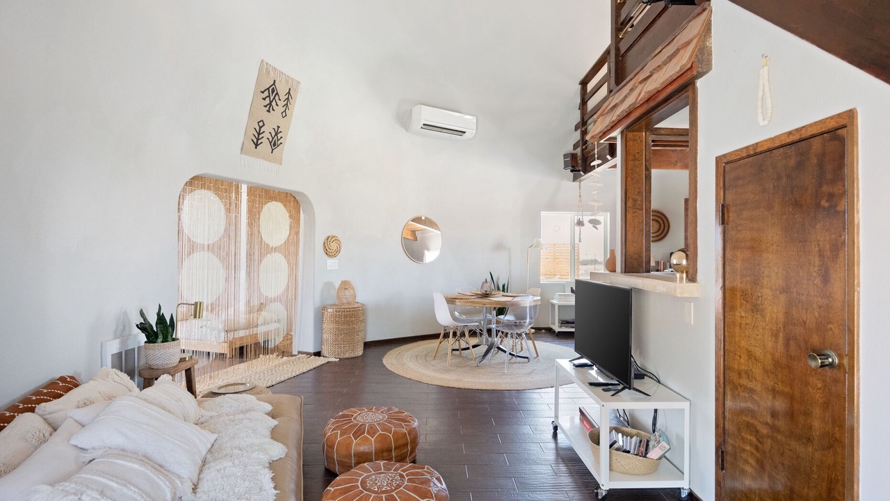 Photo of Livingroom in Landers
