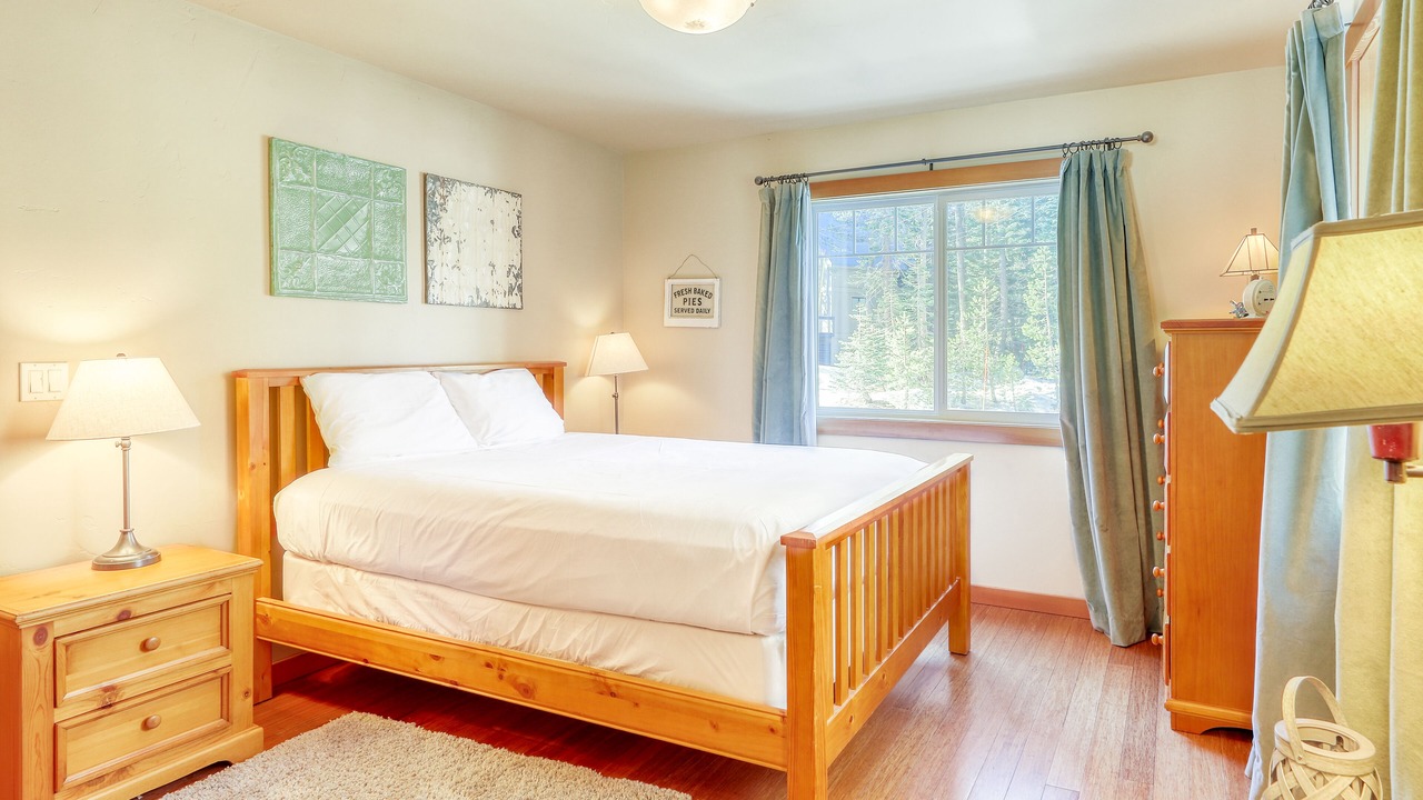 Photo of Bedroom in Serene Lakes