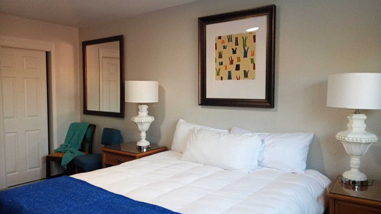 Photo of Bedroom in Raisin