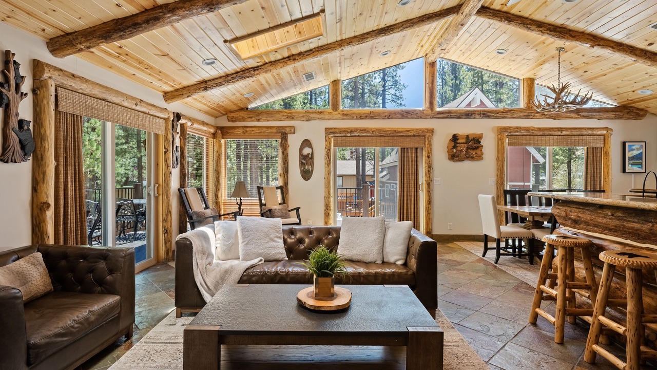 Photo of Livingroom in Fox Farm