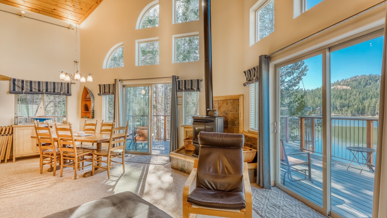 Photo of Livingroom in Serene Lakes