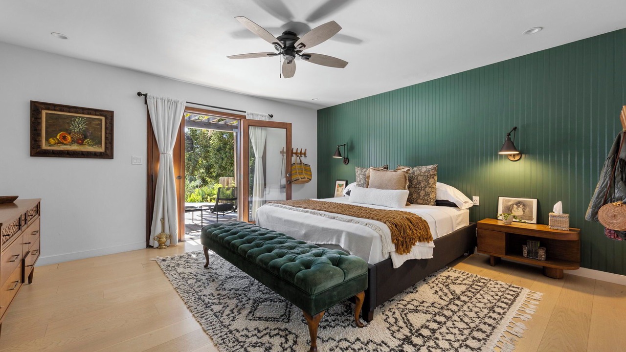 Photo of Bedroom in Meiners Oaks