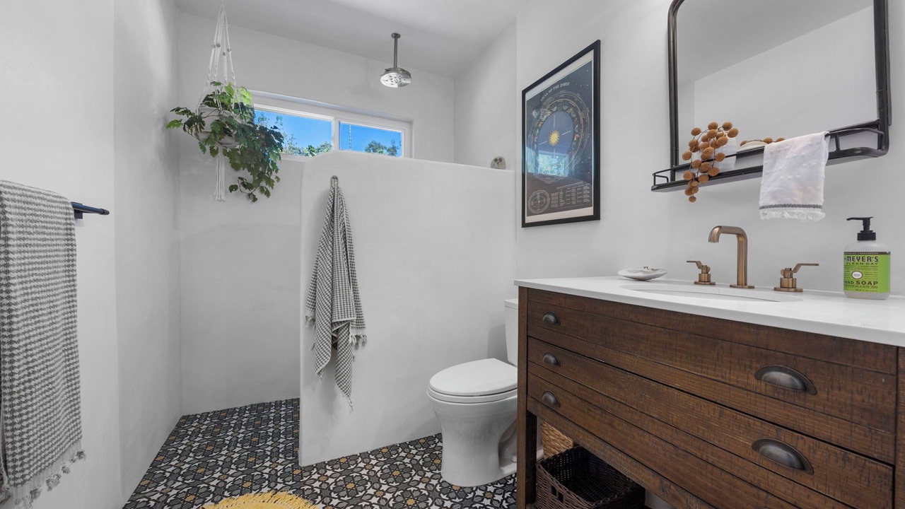 Photo of Bathroom in Meiners Oaks