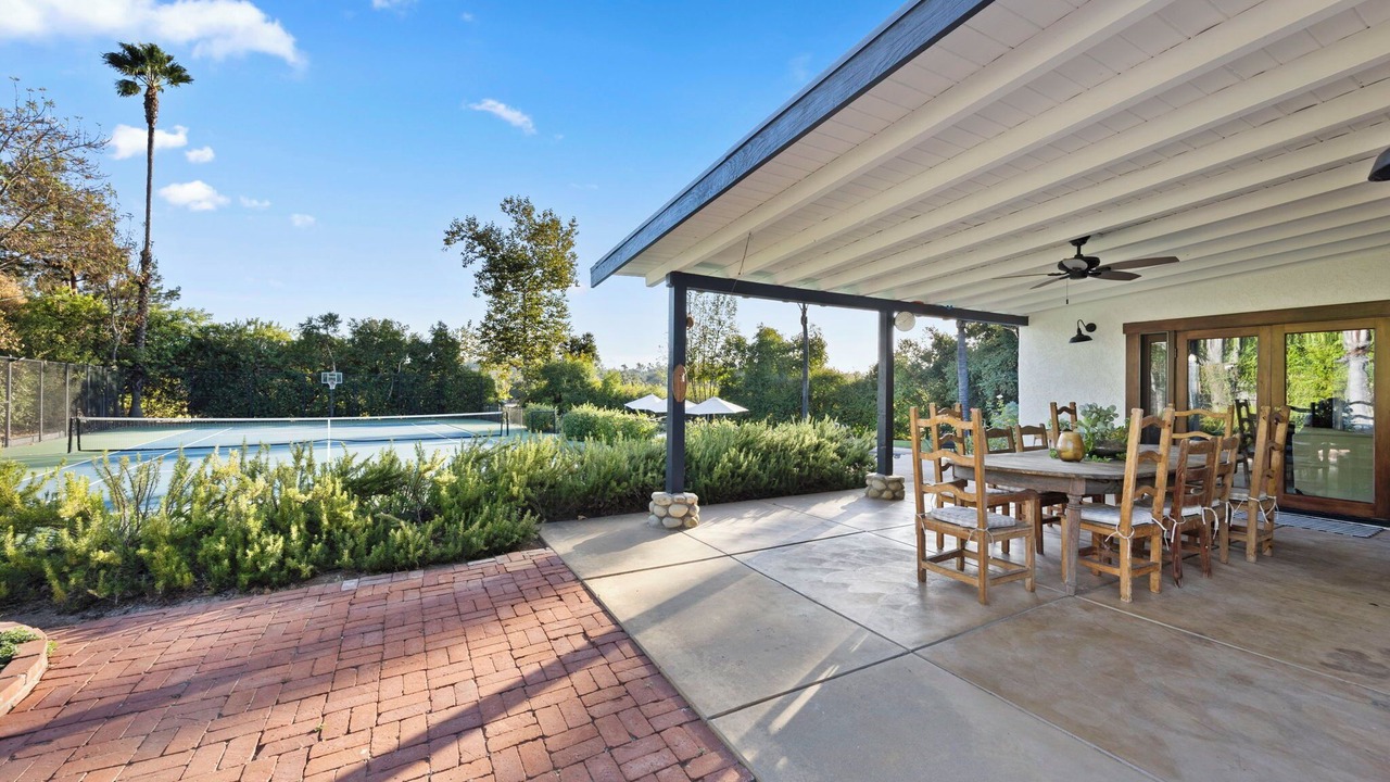 Photo of Outdoor in Meiners Oaks