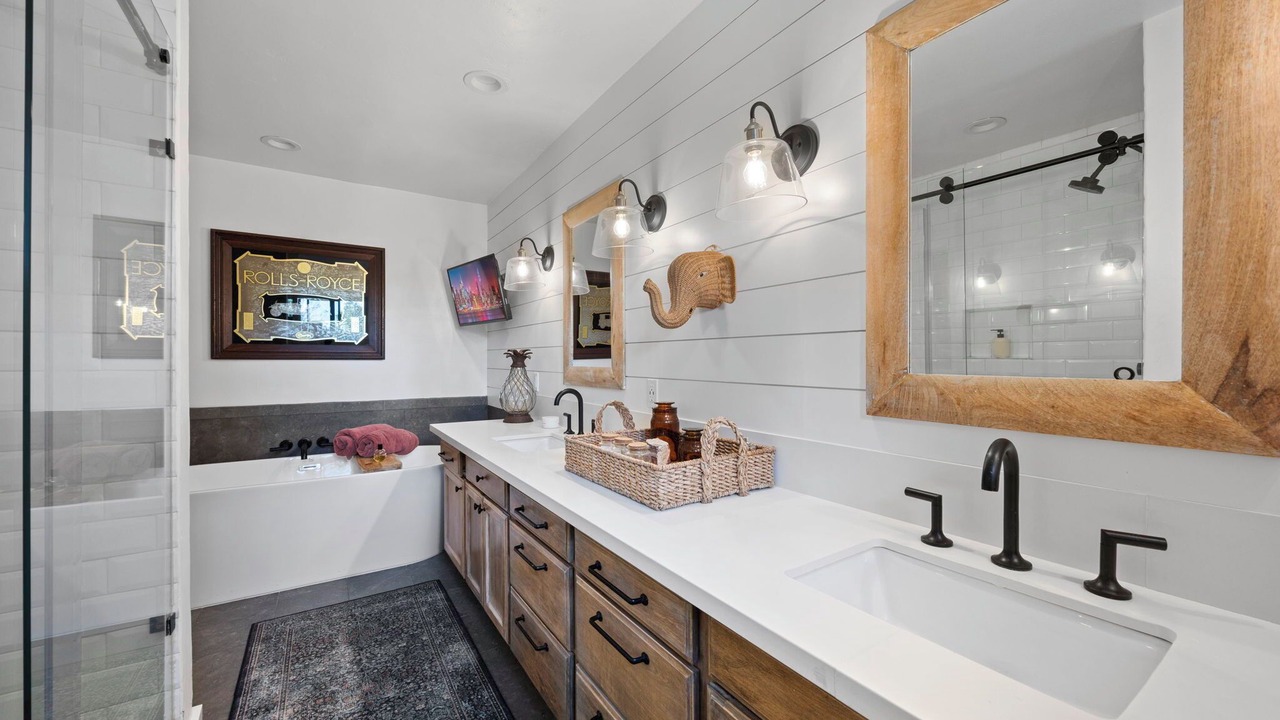 Photo of Bathroom in Meiners Oaks