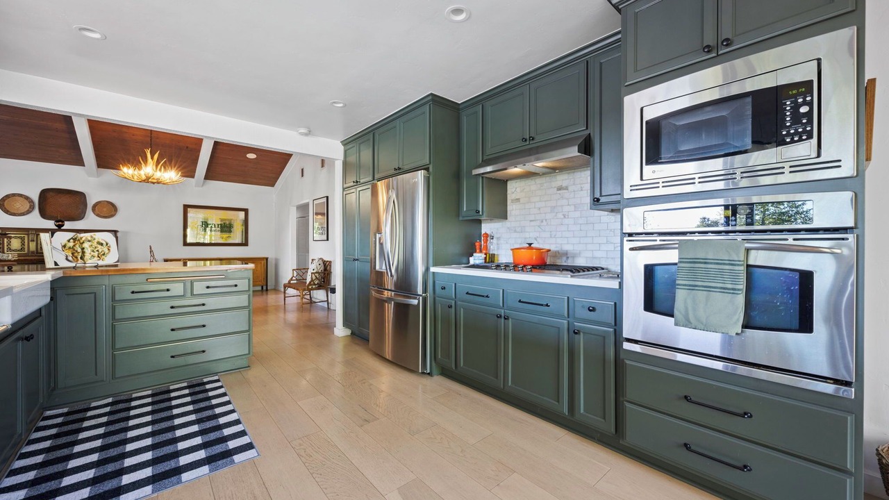 Photo of Kitchen in Meiners Oaks