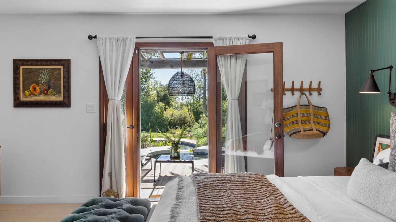Photo of Bedroom in Meiners Oaks