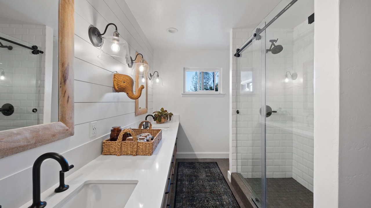 Photo of Bathroom in Meiners Oaks