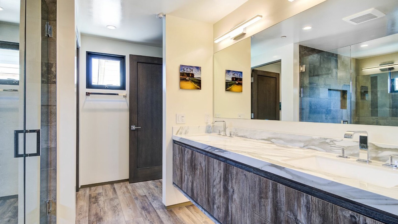 Photo of Bathroom in Balboa Peninsula