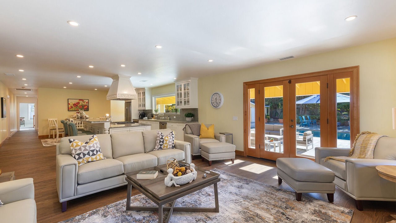 Photo of Livingroom in Graton