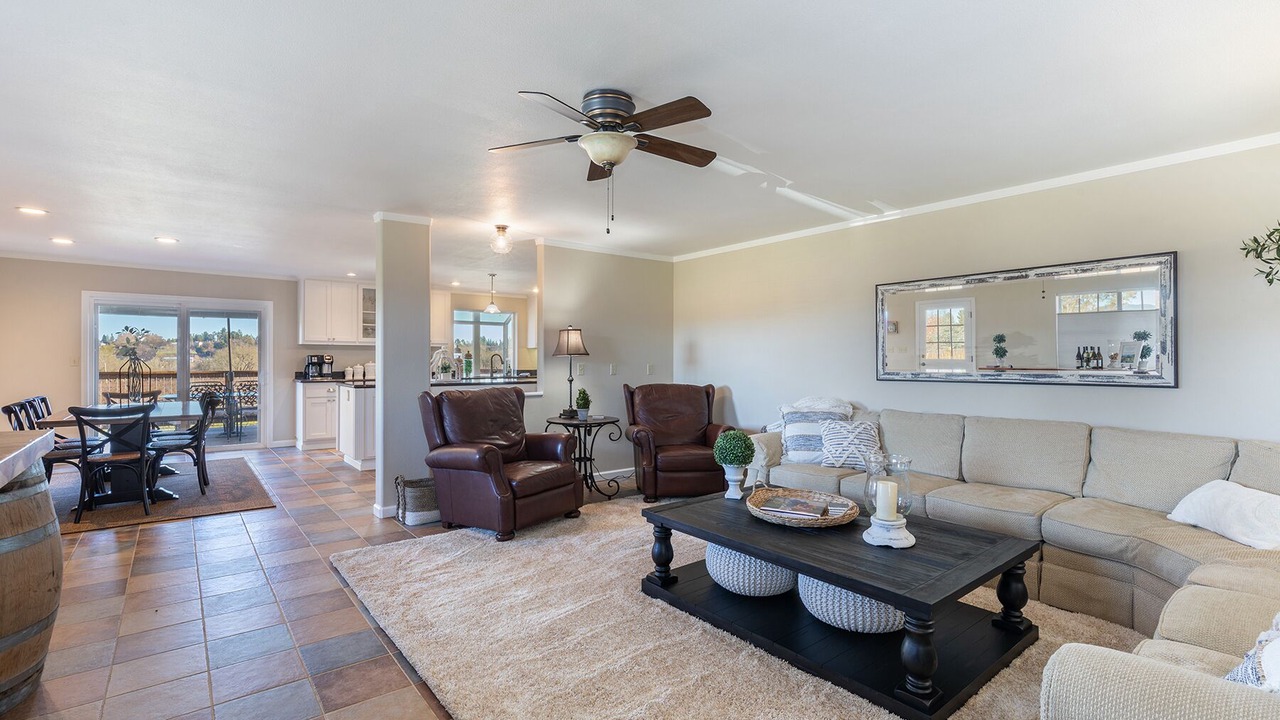 Photo of Livingroom in Graton