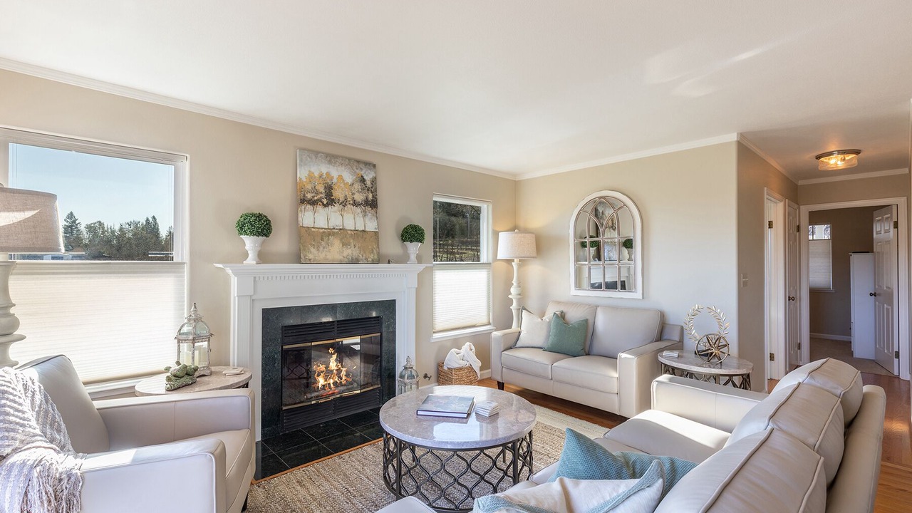 Photo of Livingroom in Graton