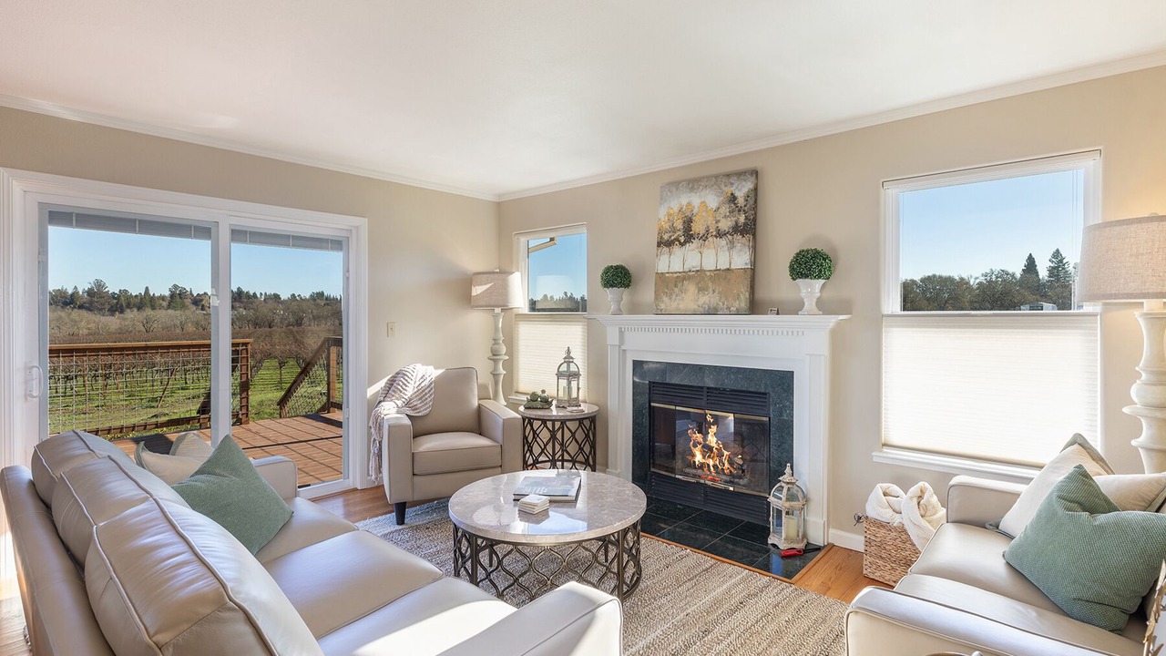 Photo of Livingroom in Graton