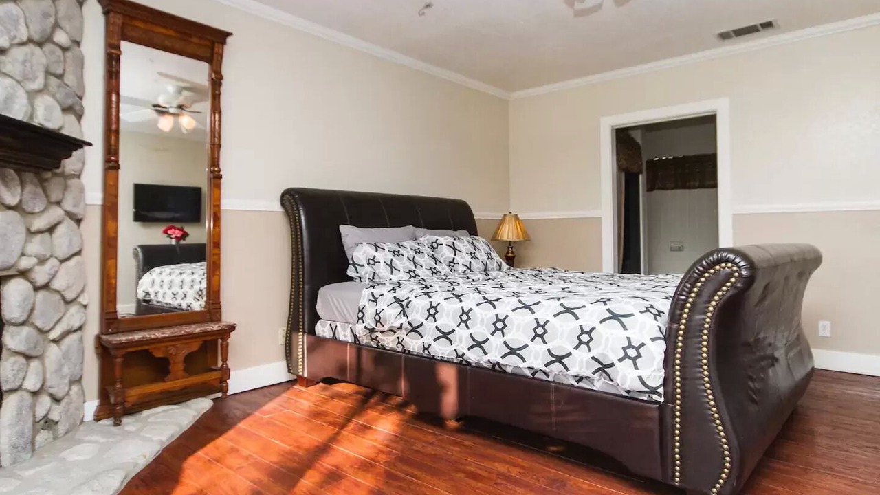Photo of Bedroom in Anaheim Colony Historic District