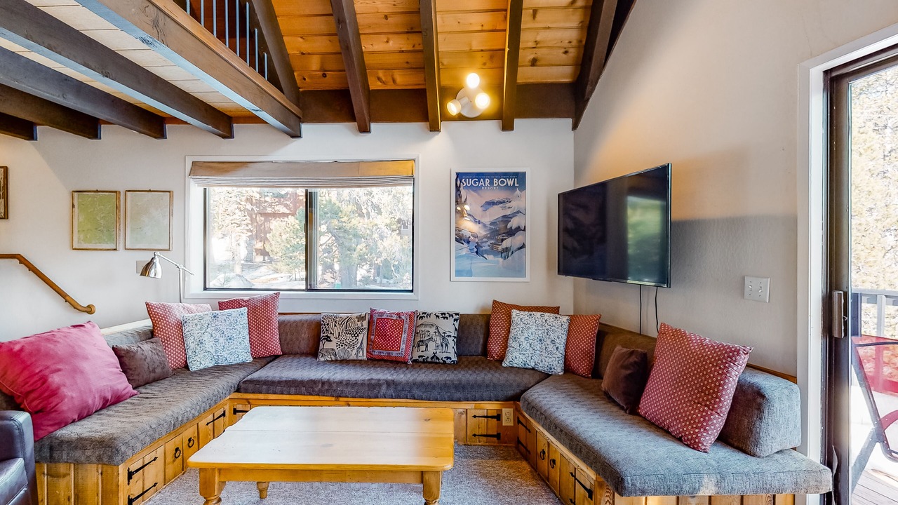 Photo of Livingroom in Serene Lakes