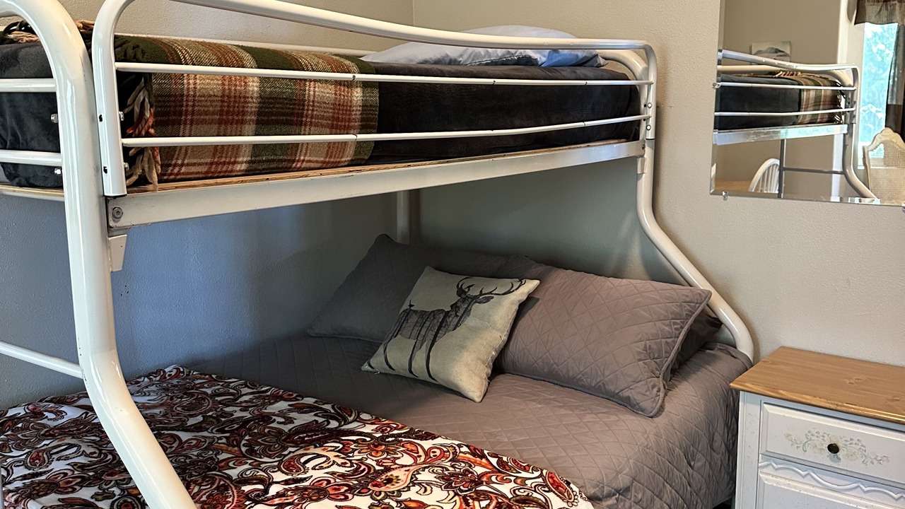 Photo of Bedroom in Running Springs