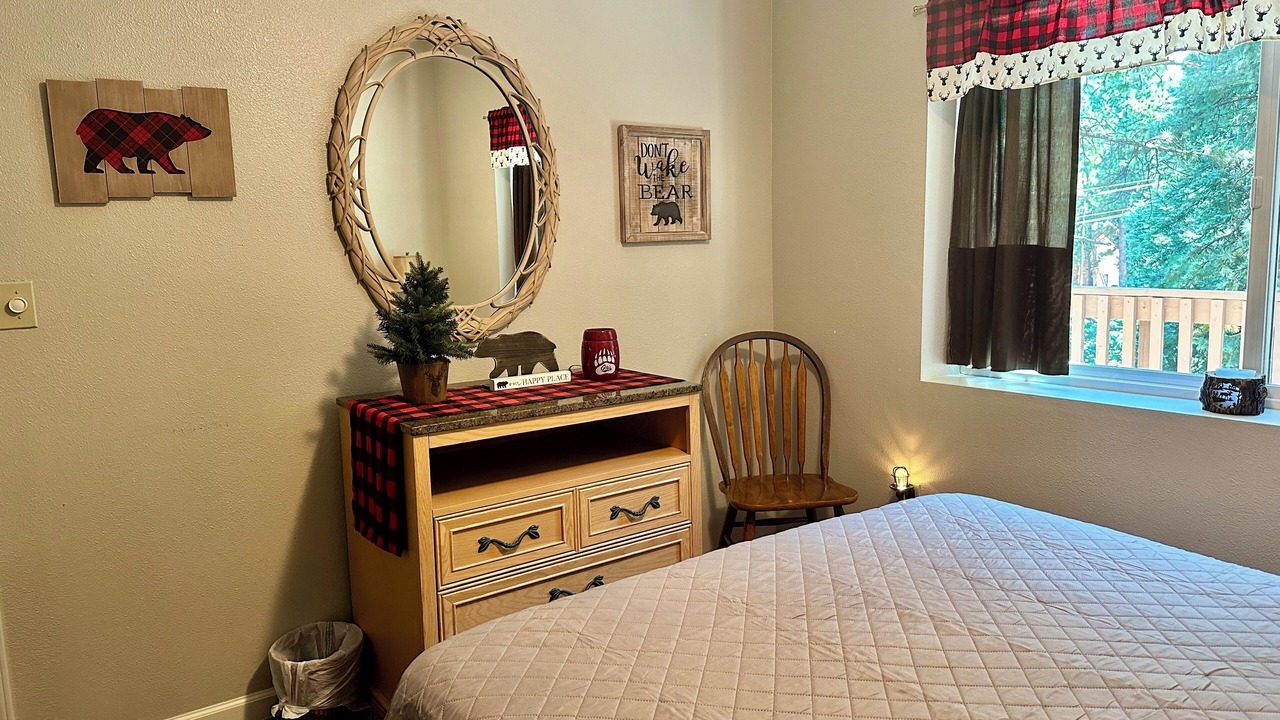 Photo of Bedroom in Running Springs