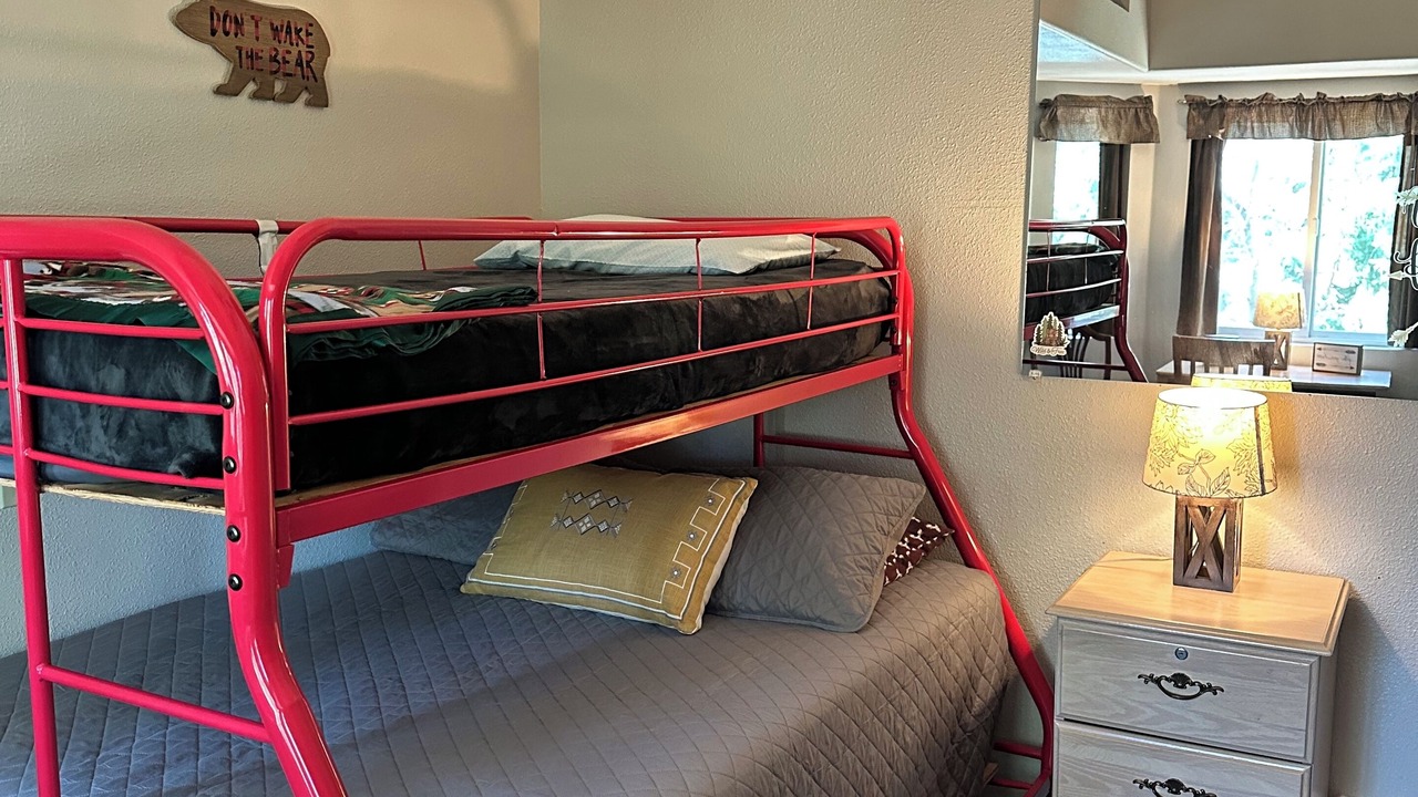 Photo of Bedroom in Running Springs