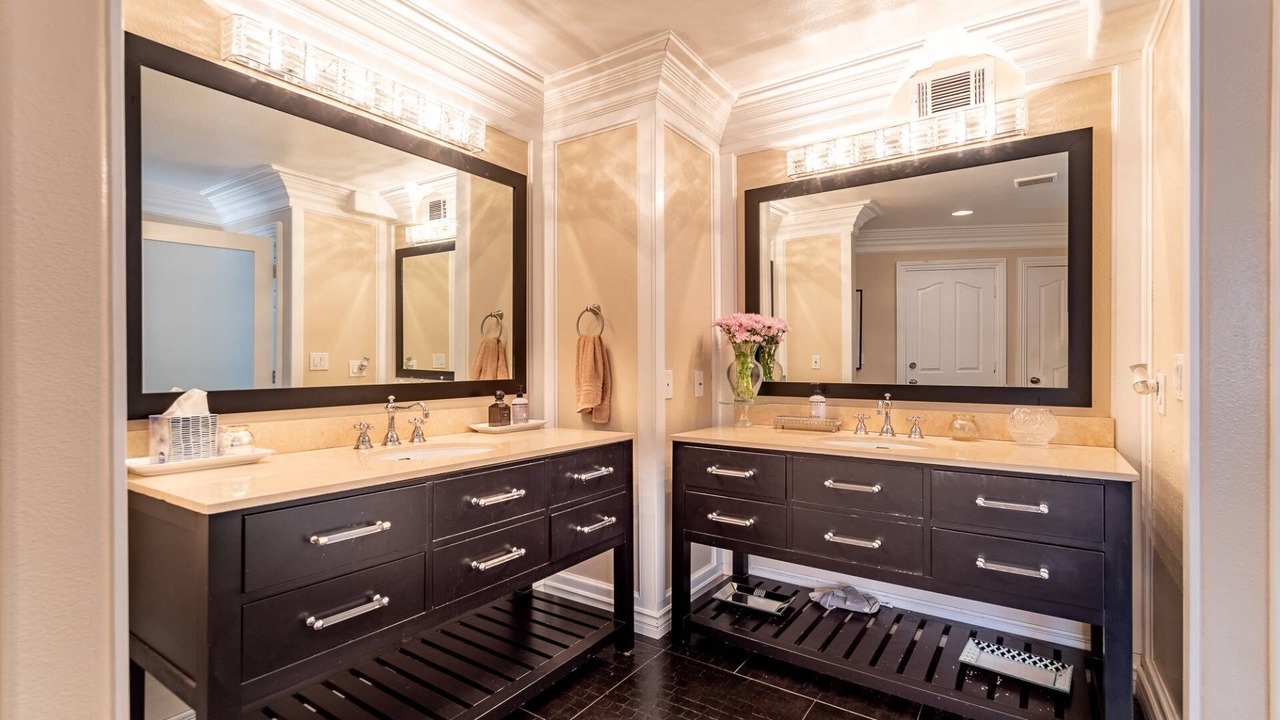 Photo of Bathroom in Los Angeles