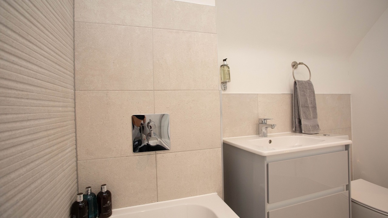 Photo of Bathroom in Saunderton