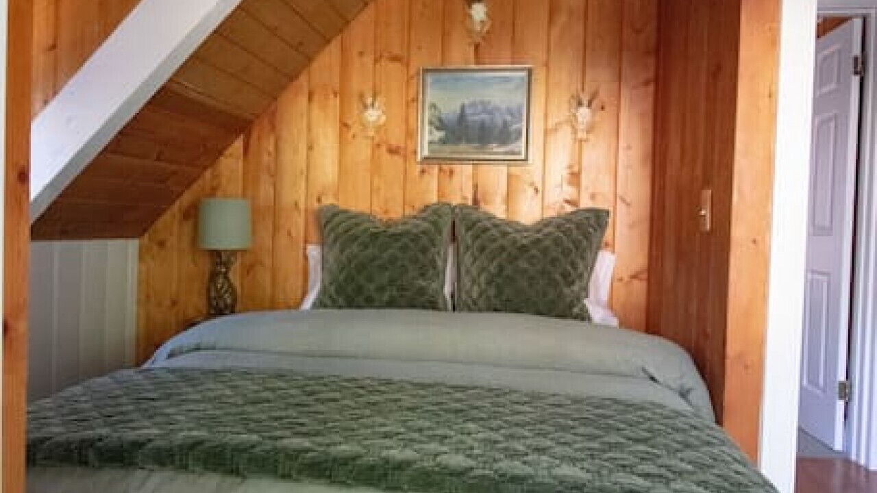Photo of Bedroom in Twin Peaks