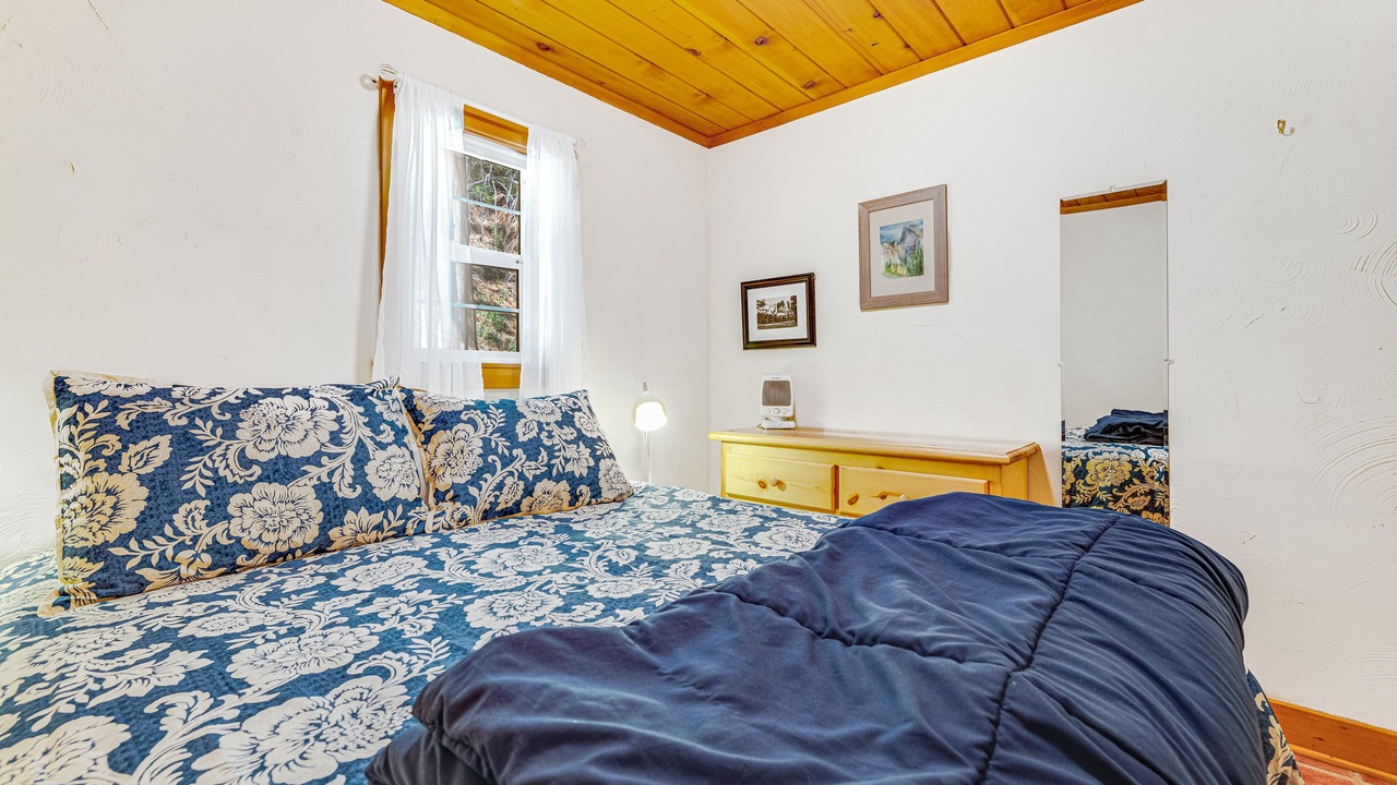 Photo of Bedroom in Harden Flat