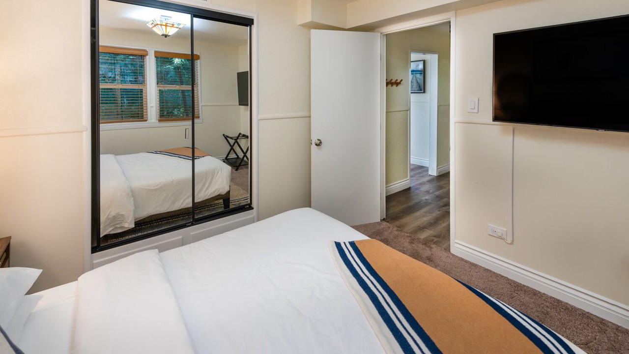 Photo of Bedroom in Crestline