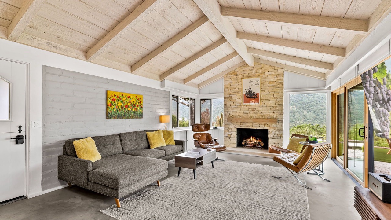 Photo of Livingroom in Carmel Valley